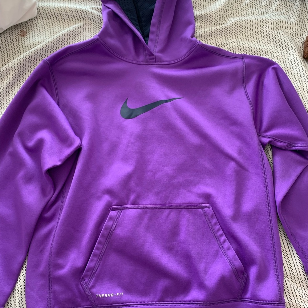 purple Nike therma-fit sweatshirt